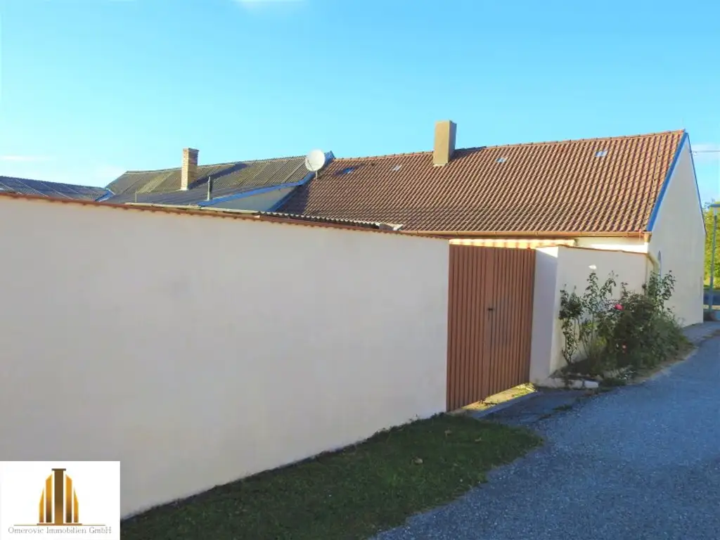 Hübsches, gepflegtes und ebenerdiges Landhaus mit uneinsichtigem Innenhof, großem Garten und Garage, in Seefeld im Weinviertel, Nähe Hollabrunn!
