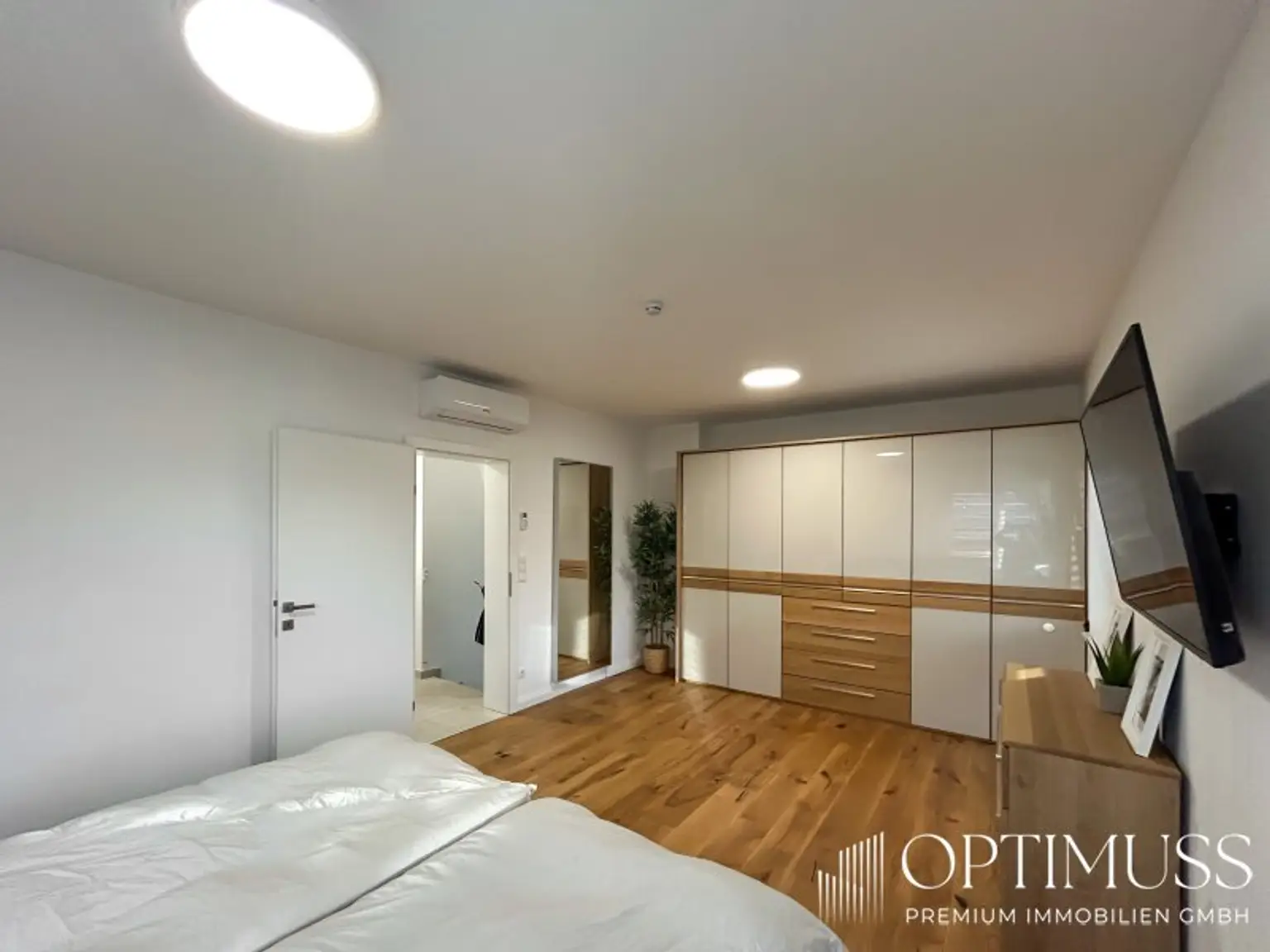 Moderne Doppelhaushälfte mit Terrasse, Pool , Garten & hochwertiger Ausstattung - Exklusives Wohnen in Gerasdorf !