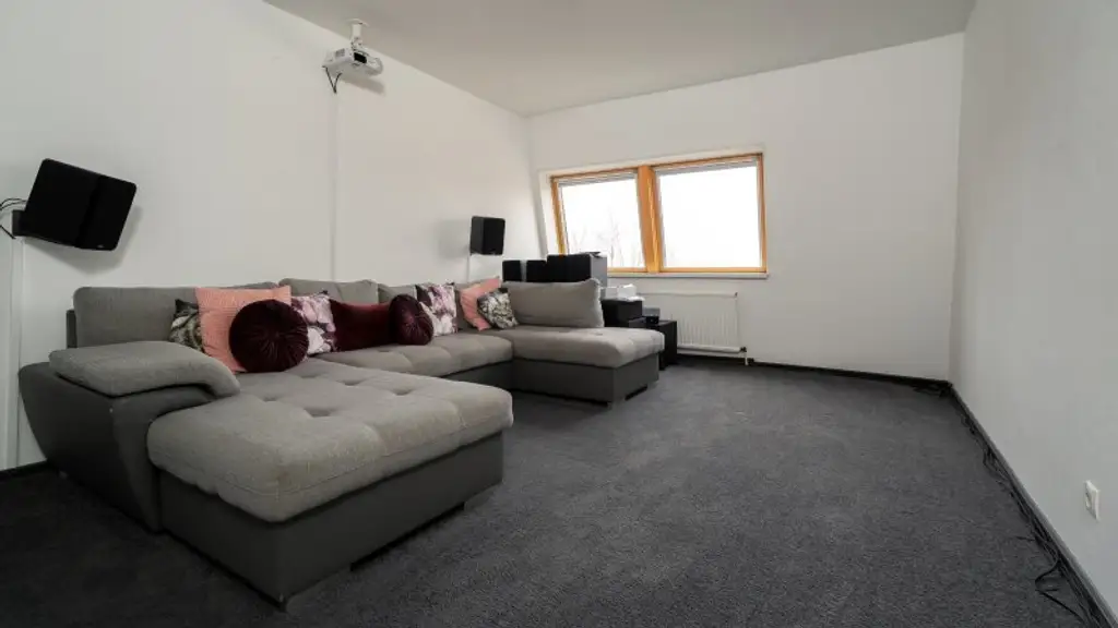 TOP Dachgeschosswohnung im Zentrum von Gänserndorf!