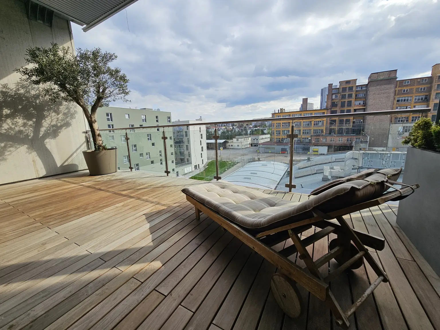 -=LOFT=- Luxuriöse Wohnung mit Terrasse, Garage und Fußbodenheizung in 1100 Wien!