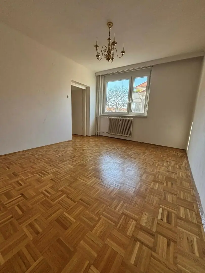 2-Zimmer-Wohnung mit kleiner Loggia, Bezirk St. Leonhard