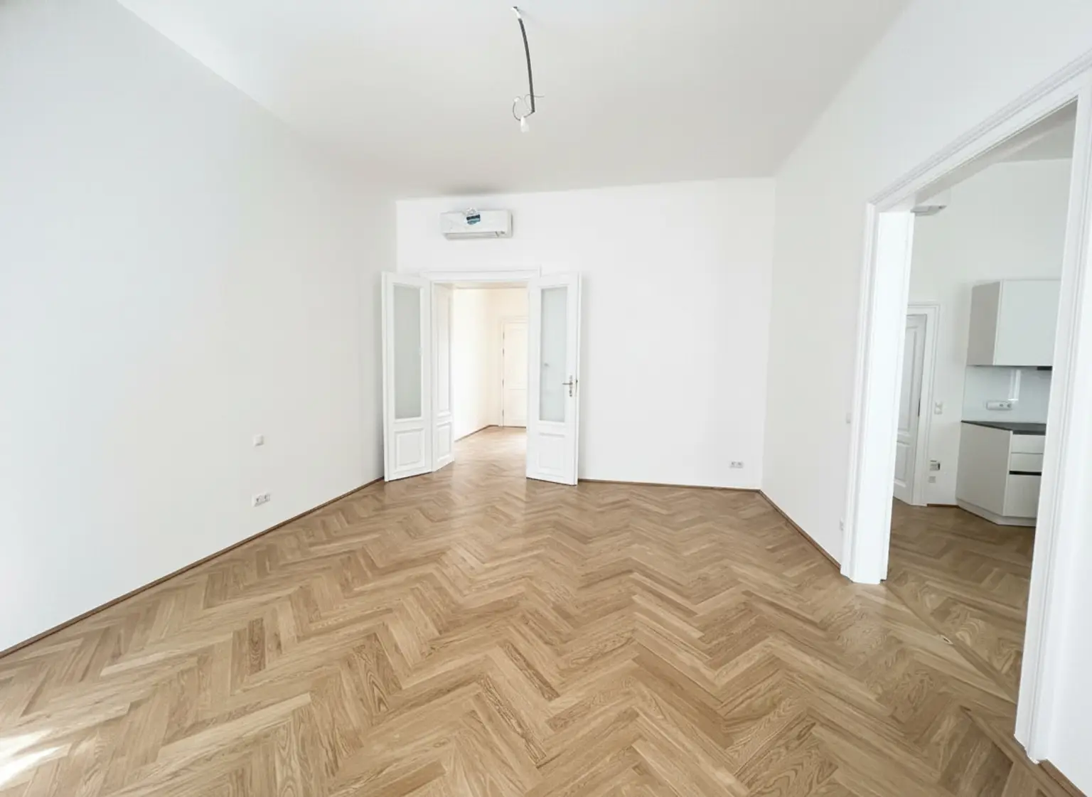UNBEFRISTET und ERSTBEZUG: Prachtvolle, klimatisierte 4-Zimmer-Wohnung in fantastischer Lage