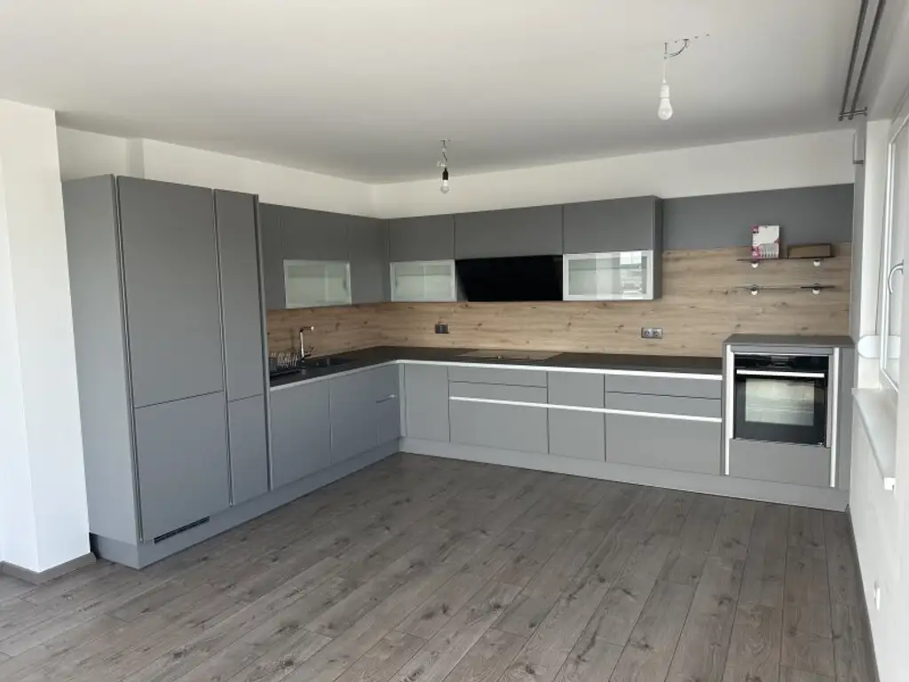 Coole 2-Zimmer-Wohnung mit 2 Mega Terrassen, Top Infrastruktur. Im Zentrum von Eisenstadt.
