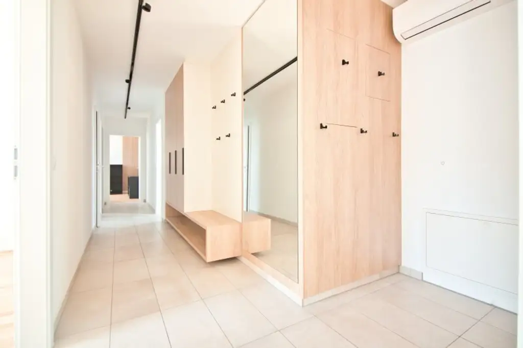 Wohlfühlwohnung mit 4 Zimmern | Terrasse mit Beschattung | Klima | zentral begehbar & ruhig gelegen