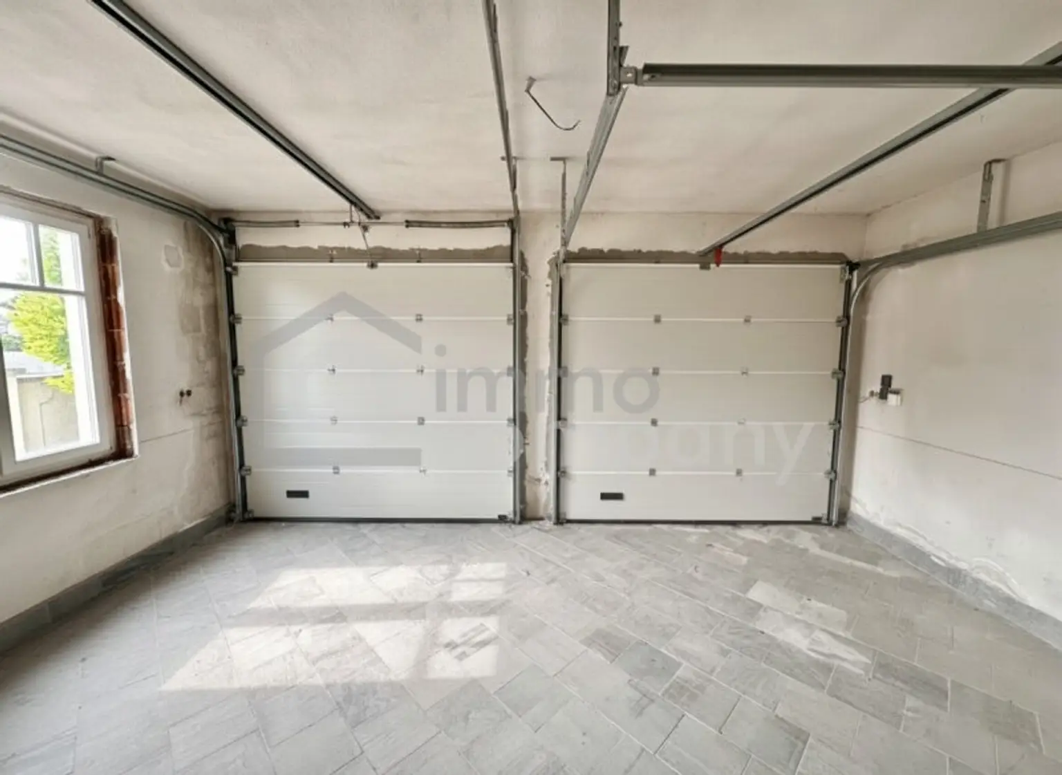 Luxuriöse Villa in Hamuliakovo: 600m², 14 Zimmer, Erstbezug mit Stadt- und Grünblick!