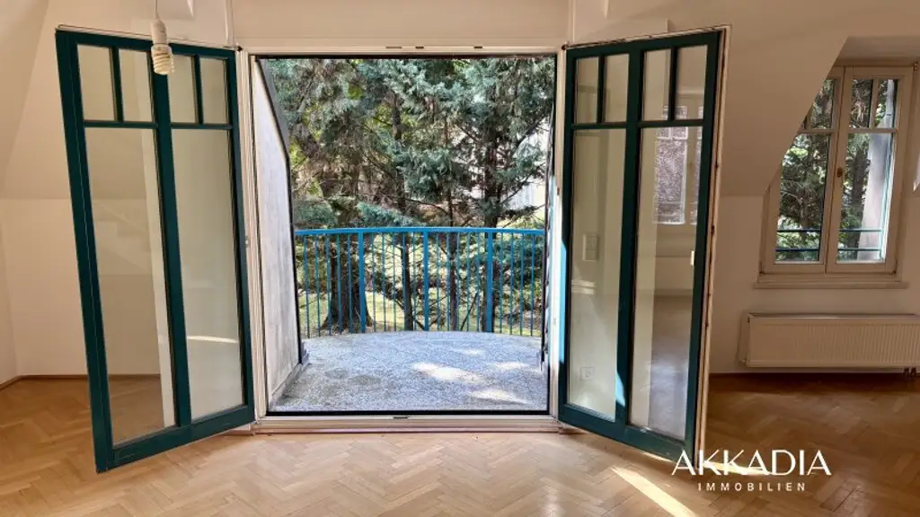 Elegante Dachgeschosswohnung mit Gartenblick, Terrassen und Garage