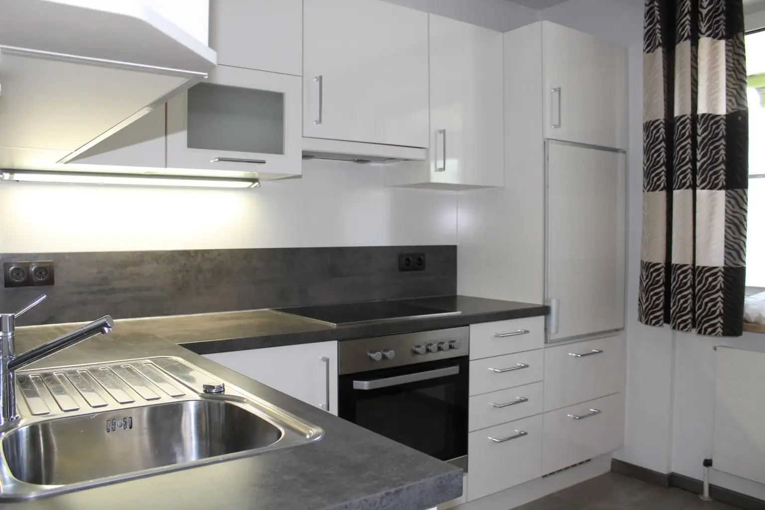 Helle, lichtdurchflutete 3-Zimmer-Wohnung mit Loggia & Balkon in Hallein – Burgfried-Süd