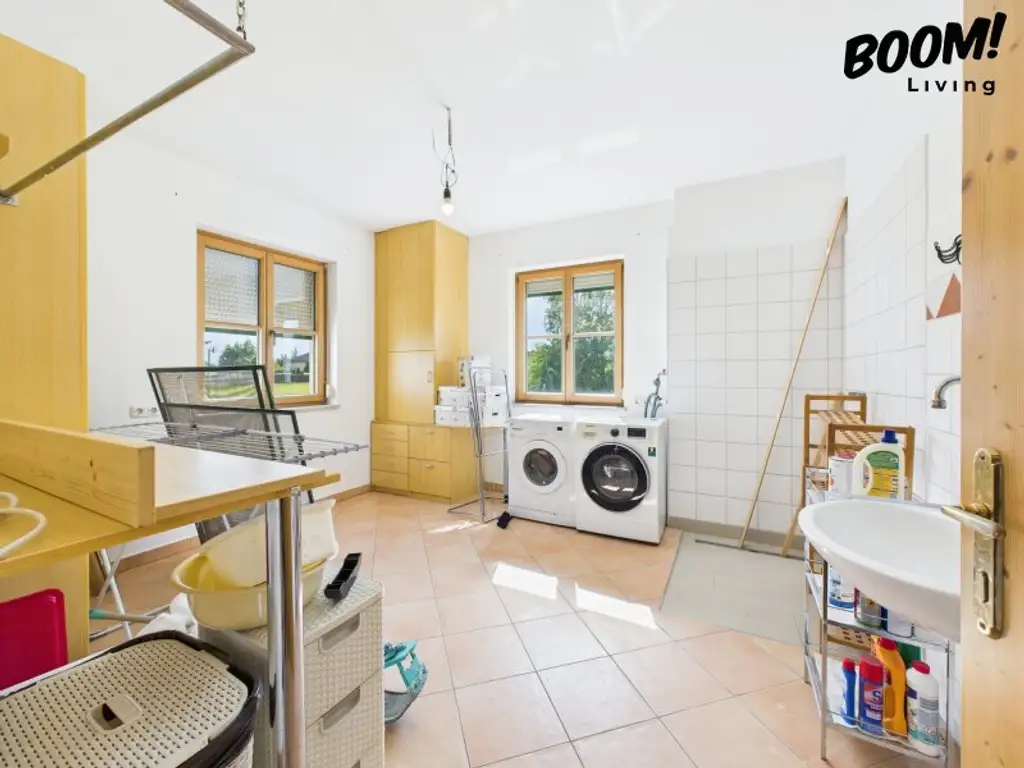 Exklusives Einfamilienhaus mit 8 Zimmern, sonniger Terrasse und weitläufigem Grundstück