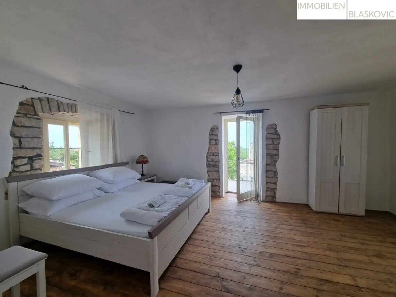 Juwel - Restauriertes Steinhaus mit Pool und Meerblick