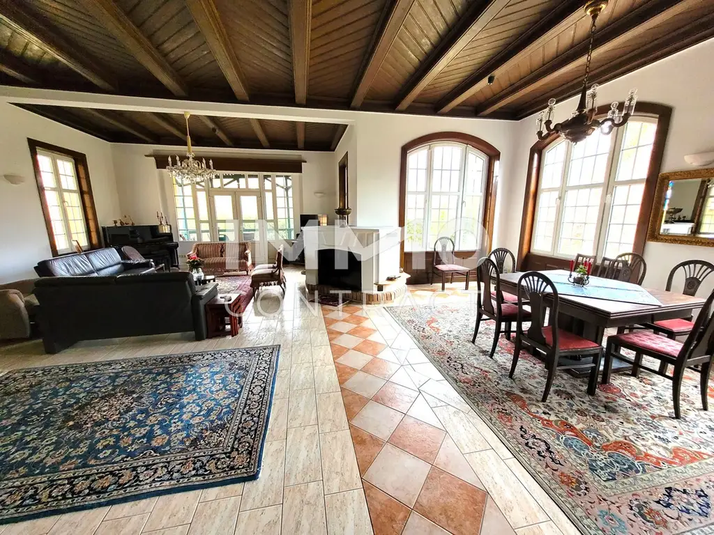 Französisches Jagd-Chalet – nur 30 Minuten von Wien: 2.480 m² Grundstück in unverbaubarer Ruhelage