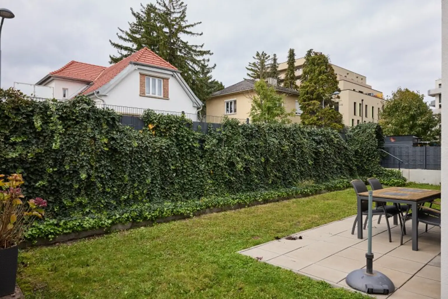 Sonnige 4 Zi Gartenwohnung in Ruhelage (S-Bahn Liesing Nähe) mit Garage