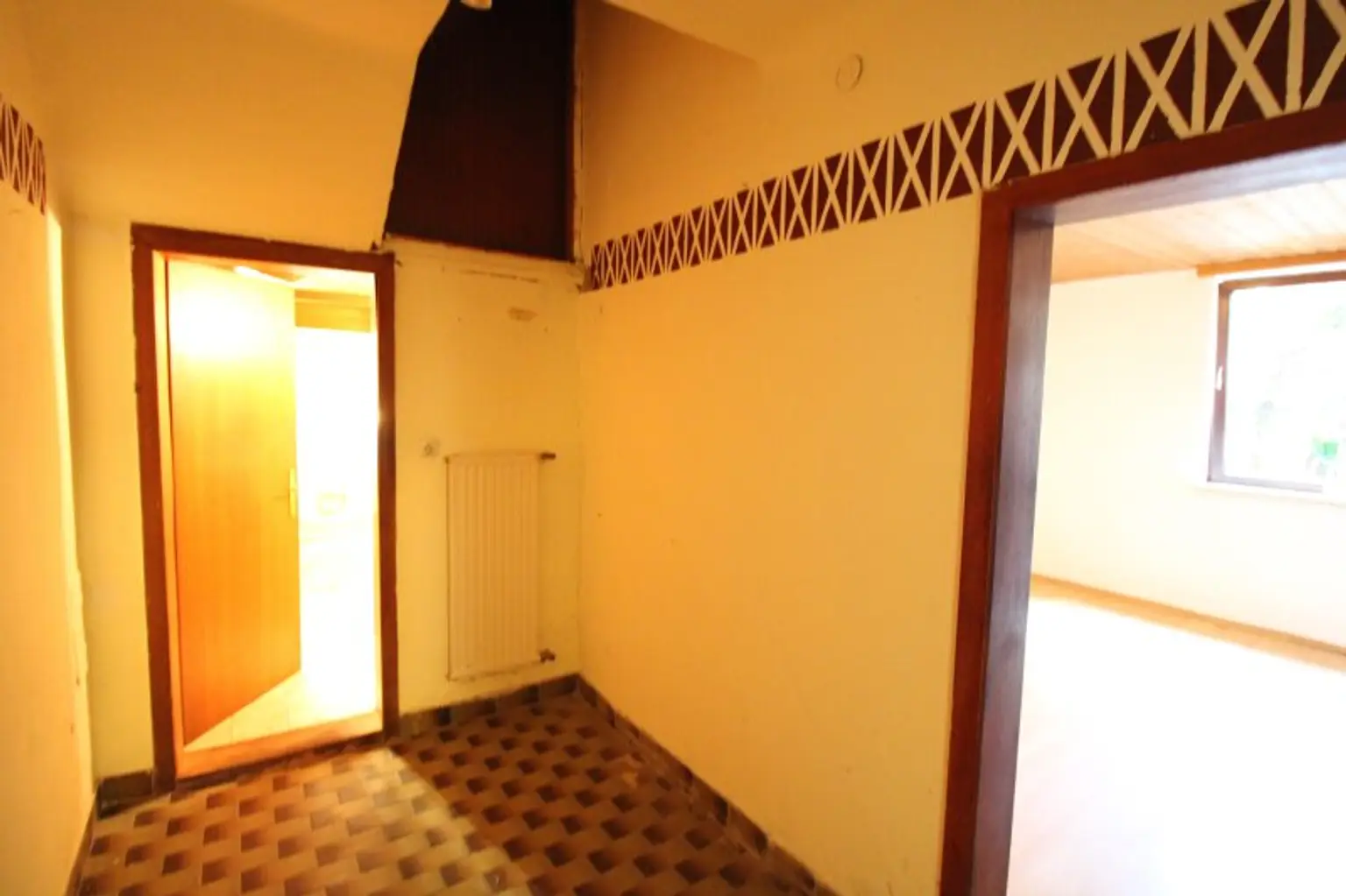 WAIDMANNSDORF  -  Sanierungsbedürftiges Haus in Aussichtslage!