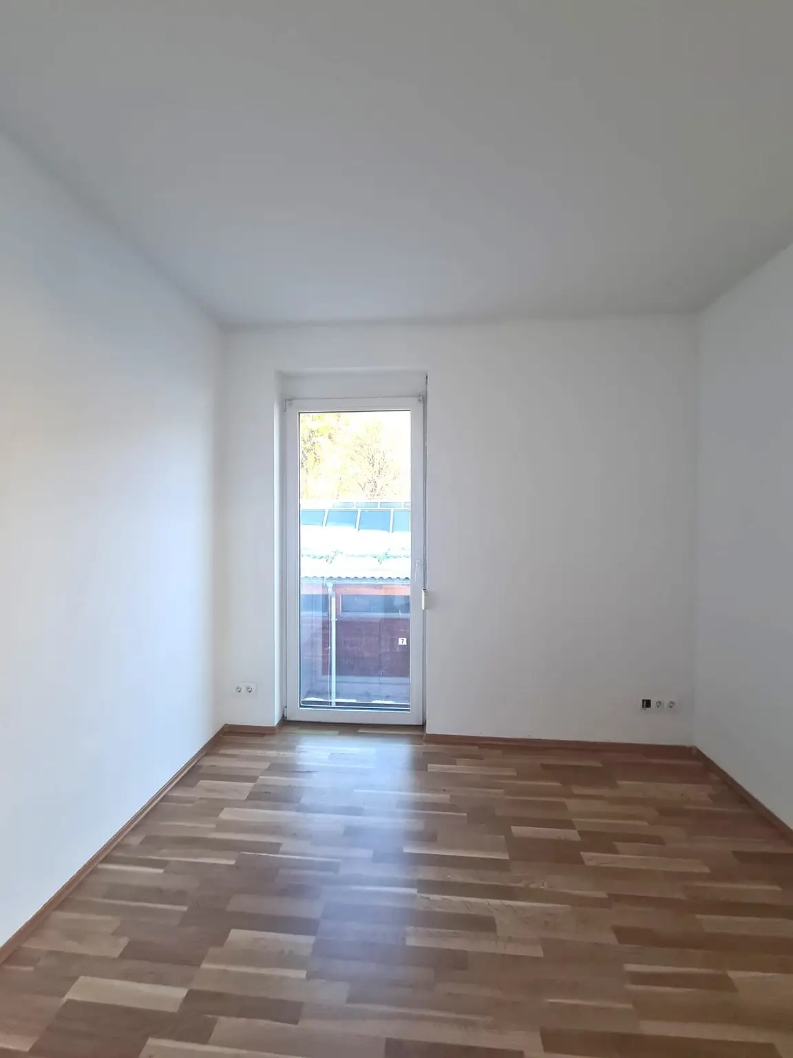 Wundeschöne Maisonettenwohnung mit Dachterrasse, Garten und Carport!