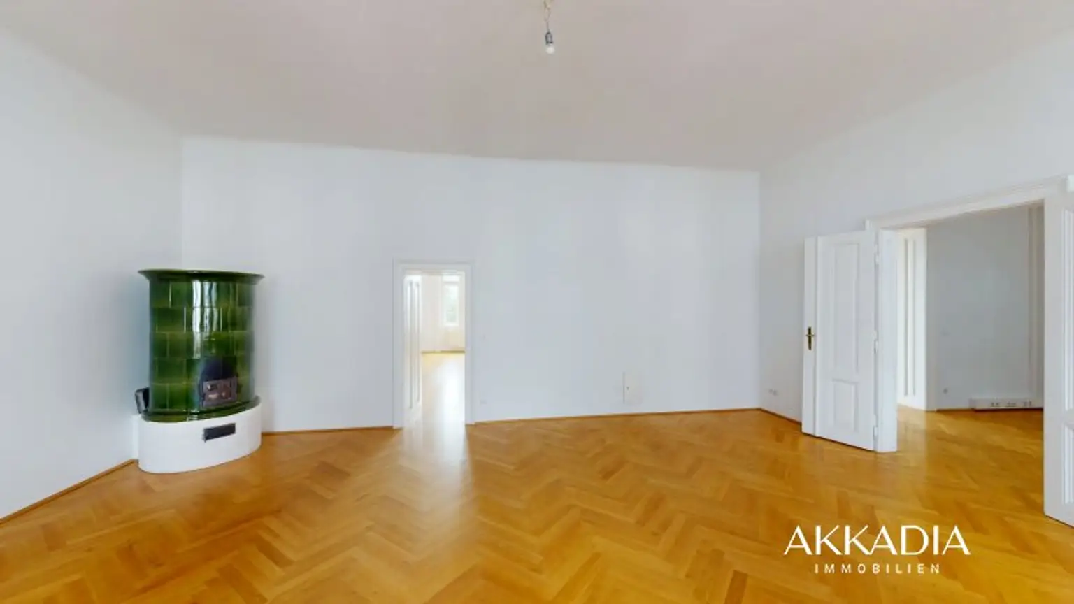 Altbaubüro mit Blick in den Resselpark