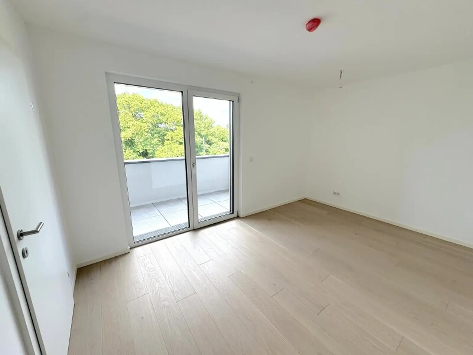 EIGENGRUND NÄHE ALTE DONAU – FREIFLÄCHEN - LUFTWÄRMEPUMPE – KELLER – GARAGE – U-BAHN!