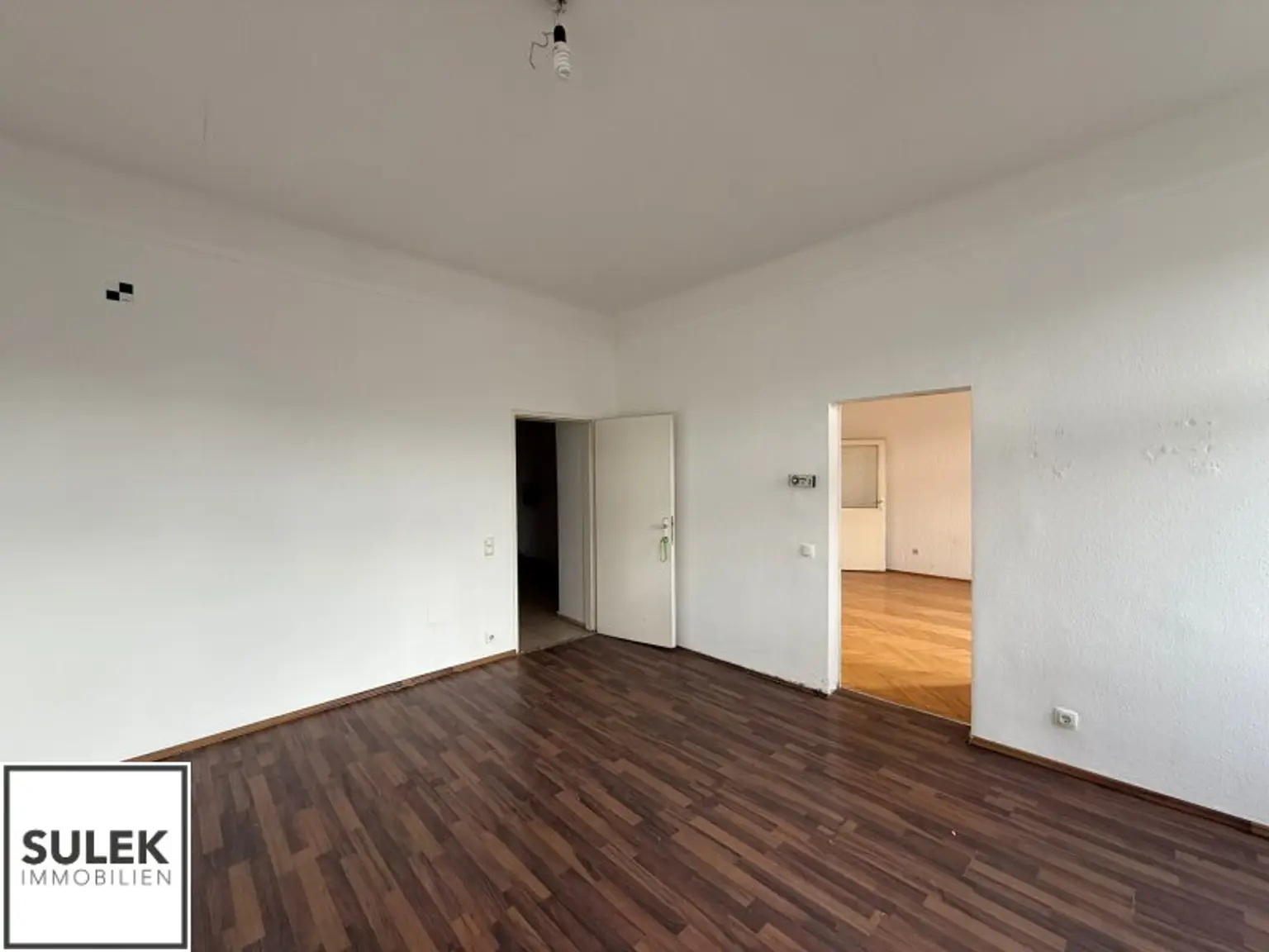 Ganzes Haus zu mieten: 1 Geschäftslokal, 1 Büro, 2 Wohnungen nahe U1