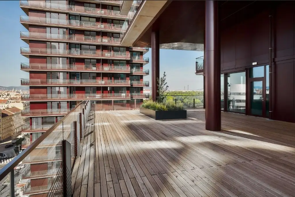 Möblierte Balkonwohnung mit 2 Zimmern  - in den TrIIIple Towers