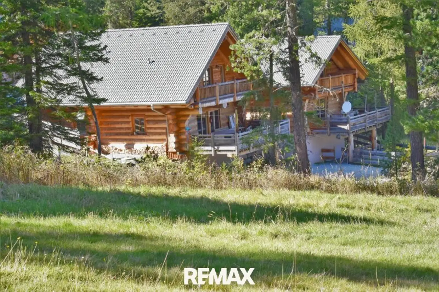 Roundwoodchalets im Sommer