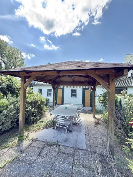 RUHIGE SACKGASSENLAGE MIT POTENZIAL – 652 M² GRUNDSTÜCK MIT EINFAMILIENHAUS, POOL & EINREICHPLAN IN GUNTRAMSDORF ZU KAUFEN!