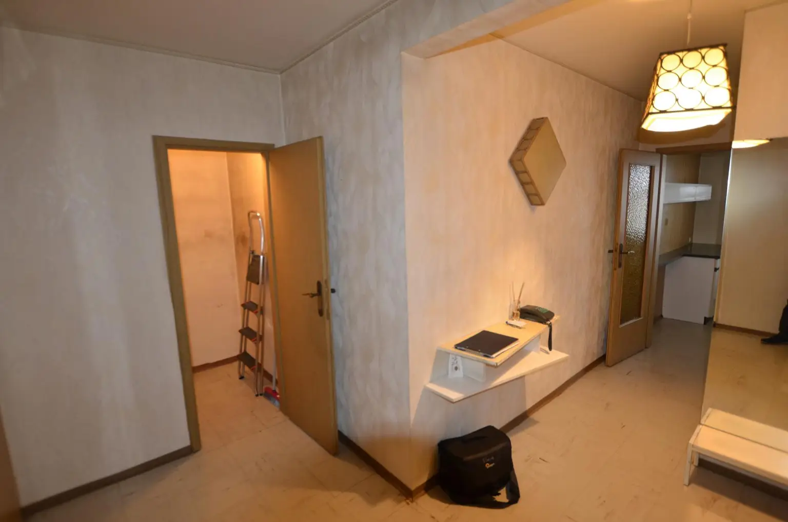 Sanierungsbedürftige 2-Zimmer Wohnung mit sonniger Loggia
