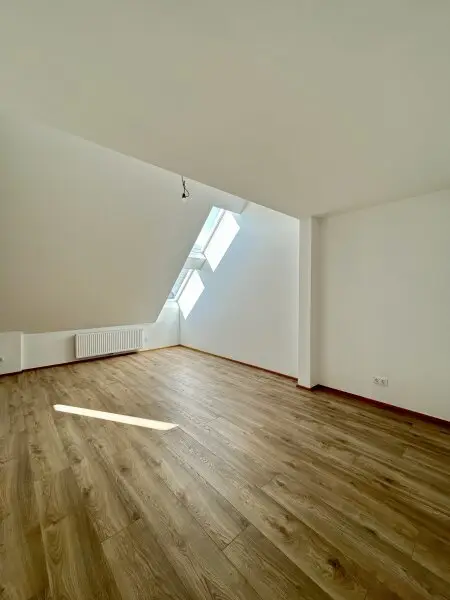 Luxuriöse Dachgeschoßwohnung in Klosterneuburg: Erstbezug mit Terrasse und Klimaanlage!
