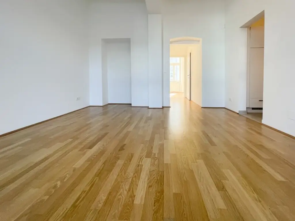 ALTBAUWOHNUNG MIT HOFSEITIGEM BALKON: 3 Zimmer inkl. Küche