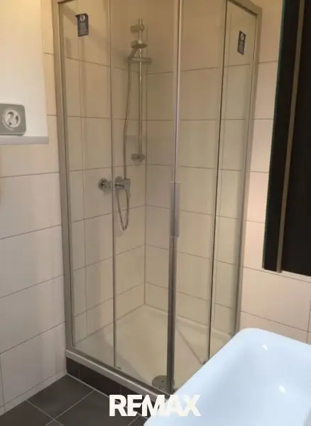 Badezimmer mit Dusche