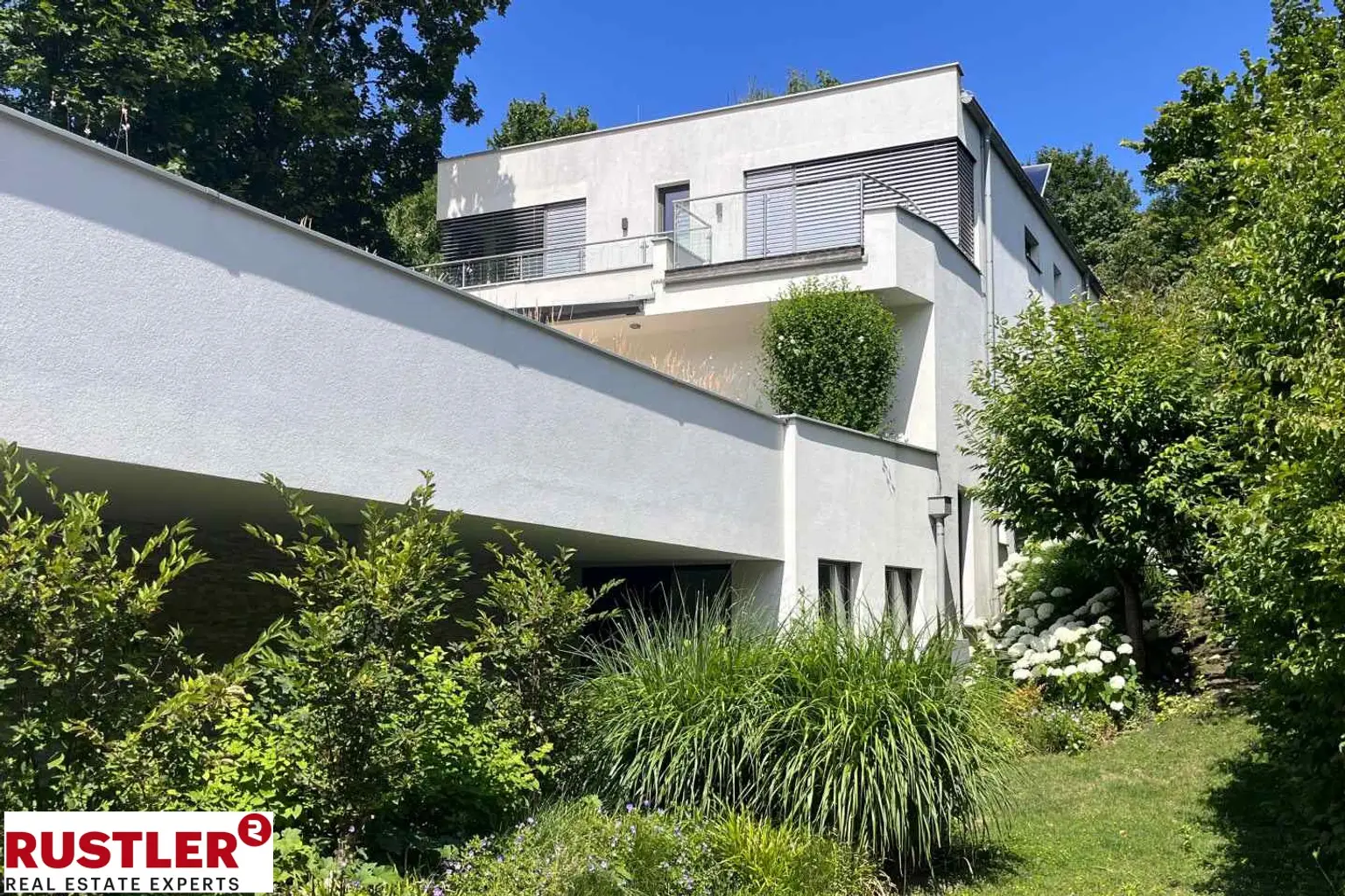 Einziehen & Aufatmen: Premium Villa mit Charm & Weitblick
