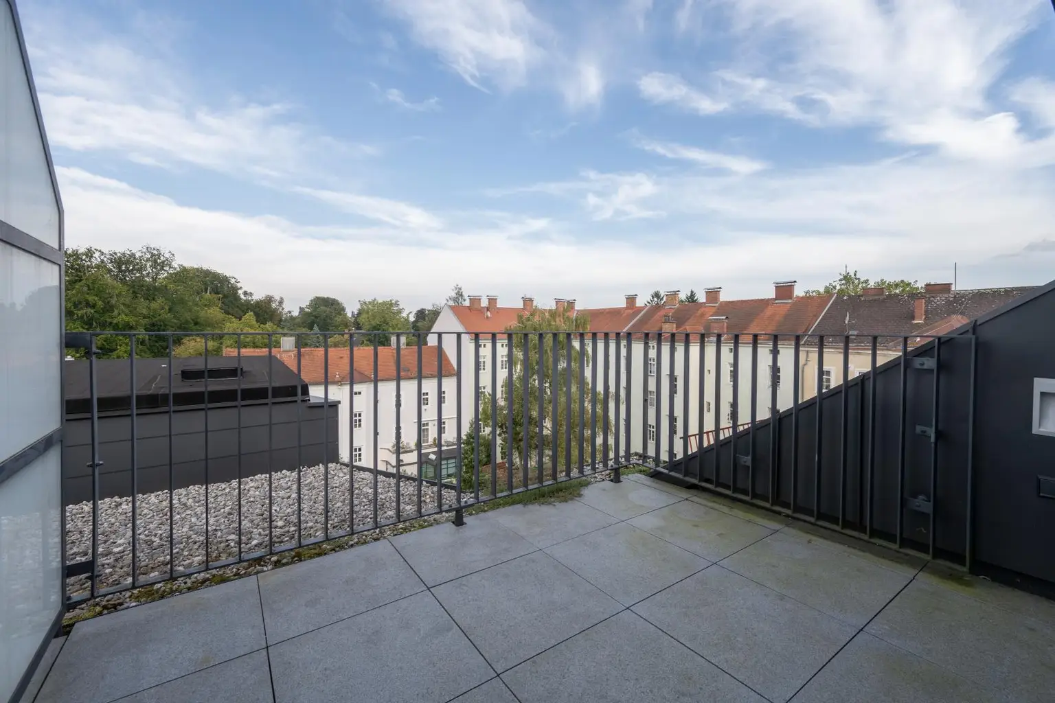 TRADITION TRIFFT MODERNE – EINZIGARTIGES WOHNJUWEL – ZENTRUM VON STEYR! Exklusives Wohnen über zwei Etagen mit traumhafter Dachterrasse!