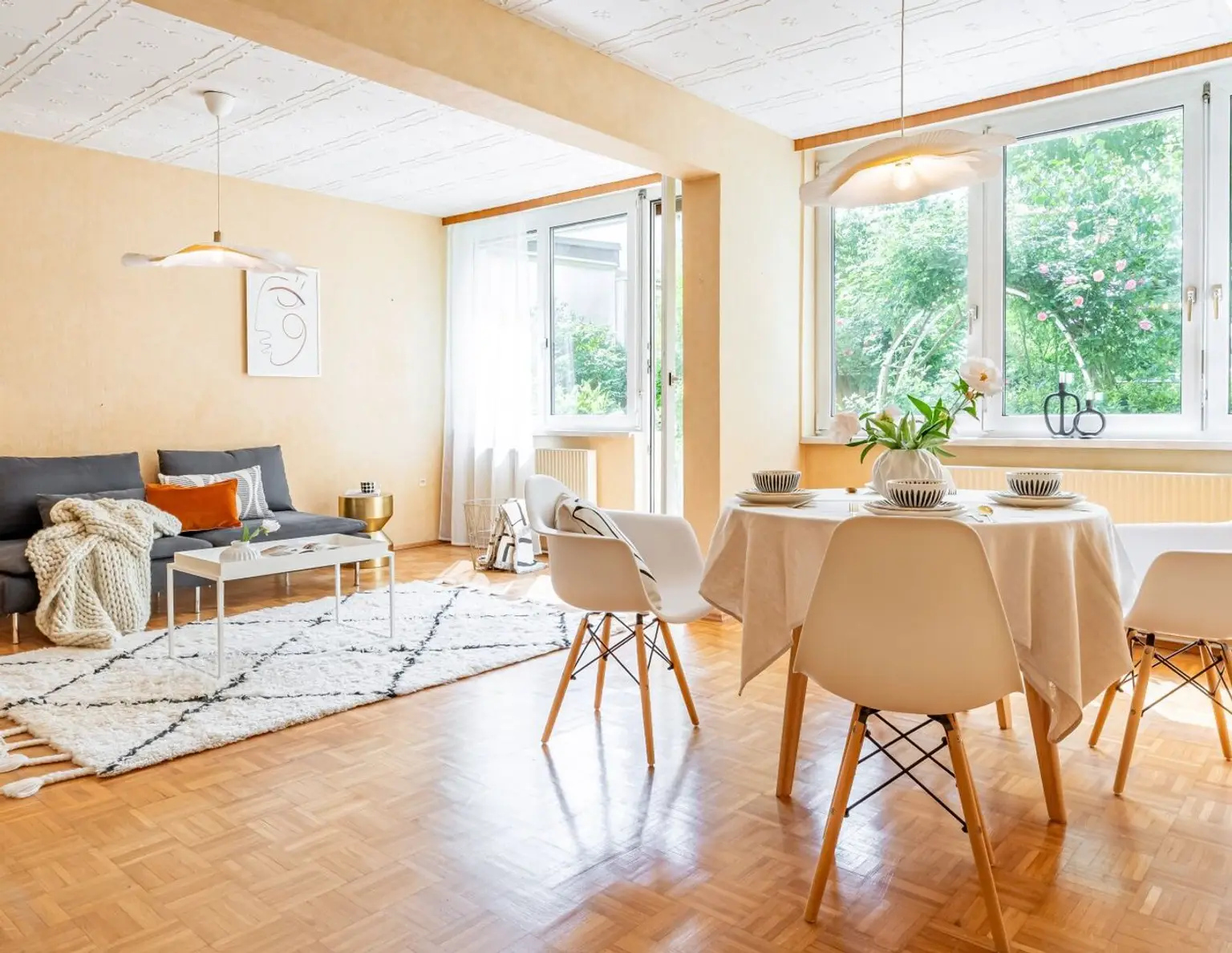 LEONDING: CHARMANTES REIHENHAUS MIT GARTEN, DACHTERRASSE, POOL UND 2 GARAGEN