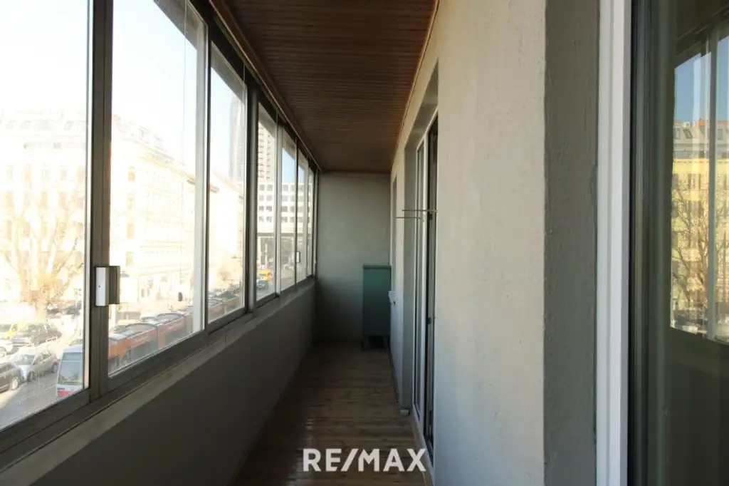 Helle 2-Zimmer-Wohnung mit Freifläche – ideal zur Sanierung