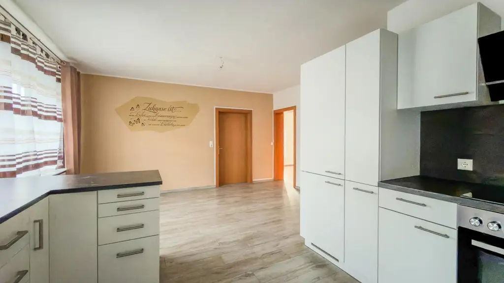 Modernisierte Erdgeschosswohnung mit zwei Balkonen, Gartenmitnutzung & durchdachtem Grundriss