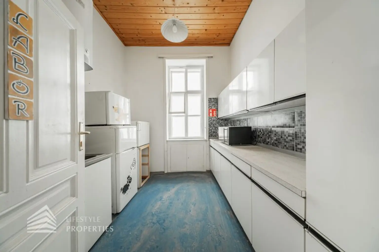 Renovierungsbedürftige 4,5-Zimmer Wohnung in zentraler Lage