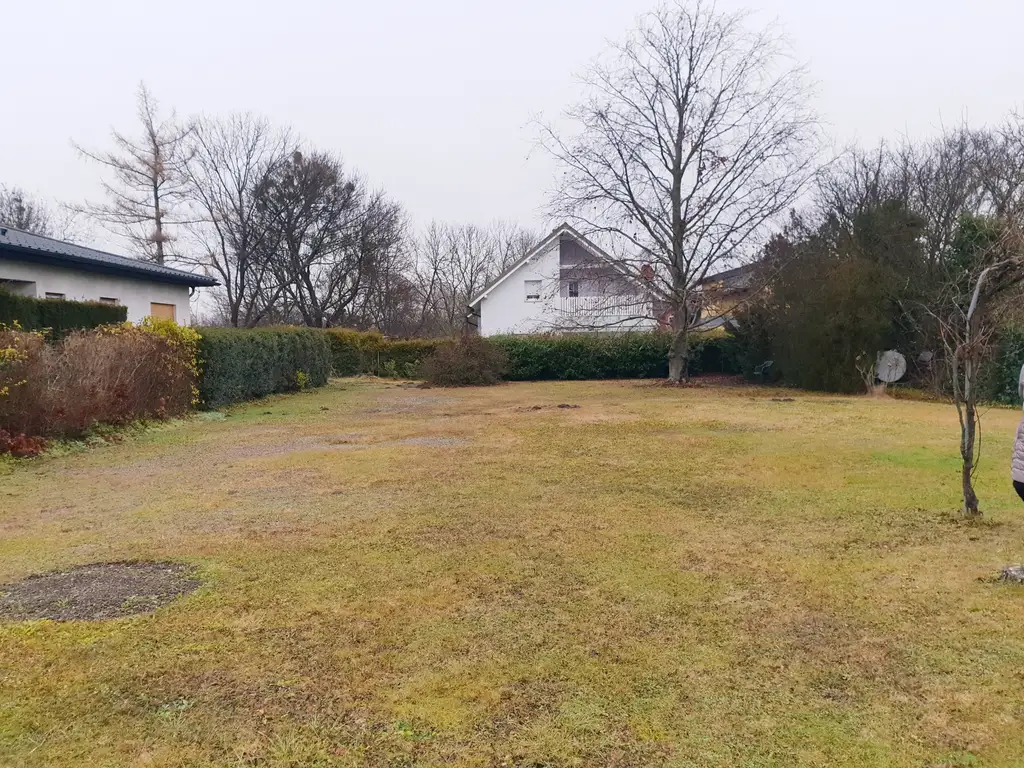 Bauträger - Grundstück mit Abbruchgebäude zu verkaufen!