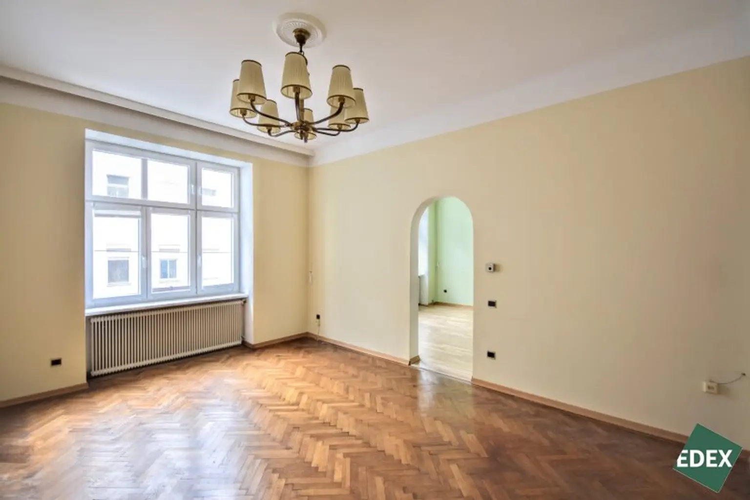 96 m² Altbauwohnung im 1. Stock mit Lift – zum Sanieren