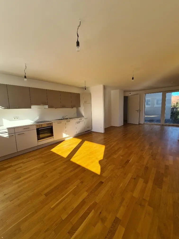 Herrliche Dachgeschosswohnung mit großer Terrasse - 
Nähe Krottenbachstraße!