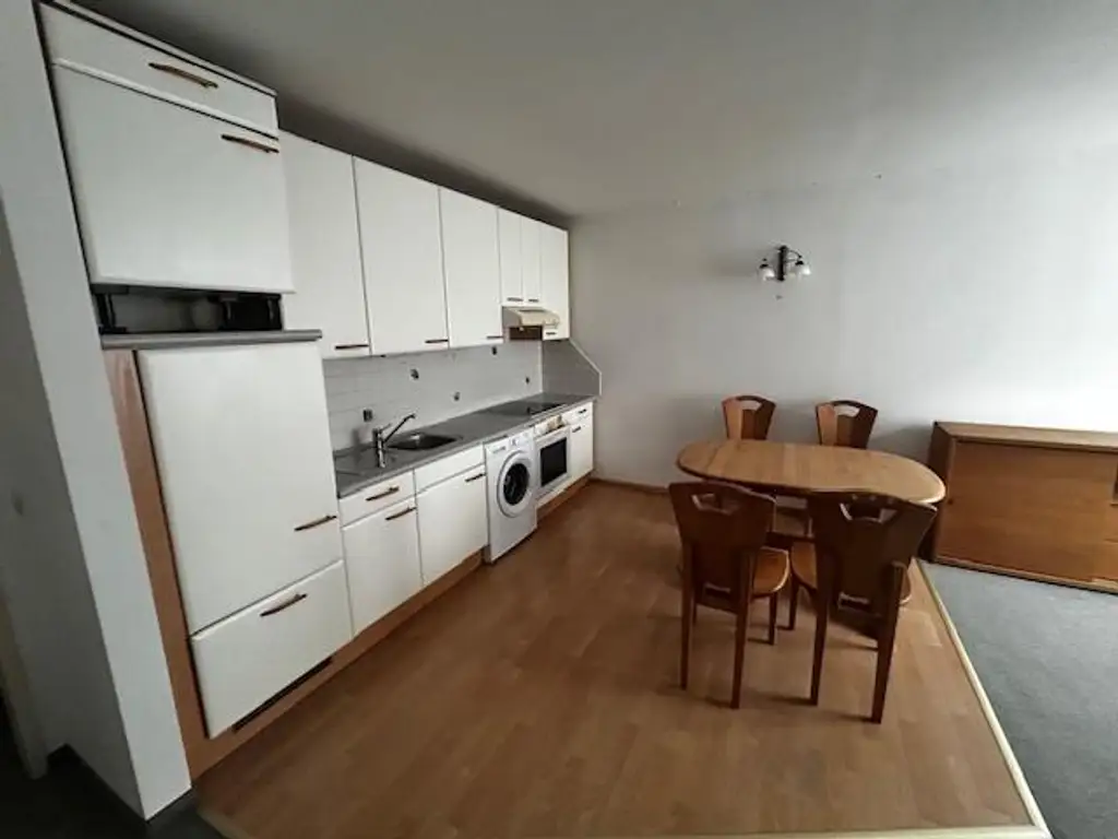 "Top - 2 Zimmer mit Garage"