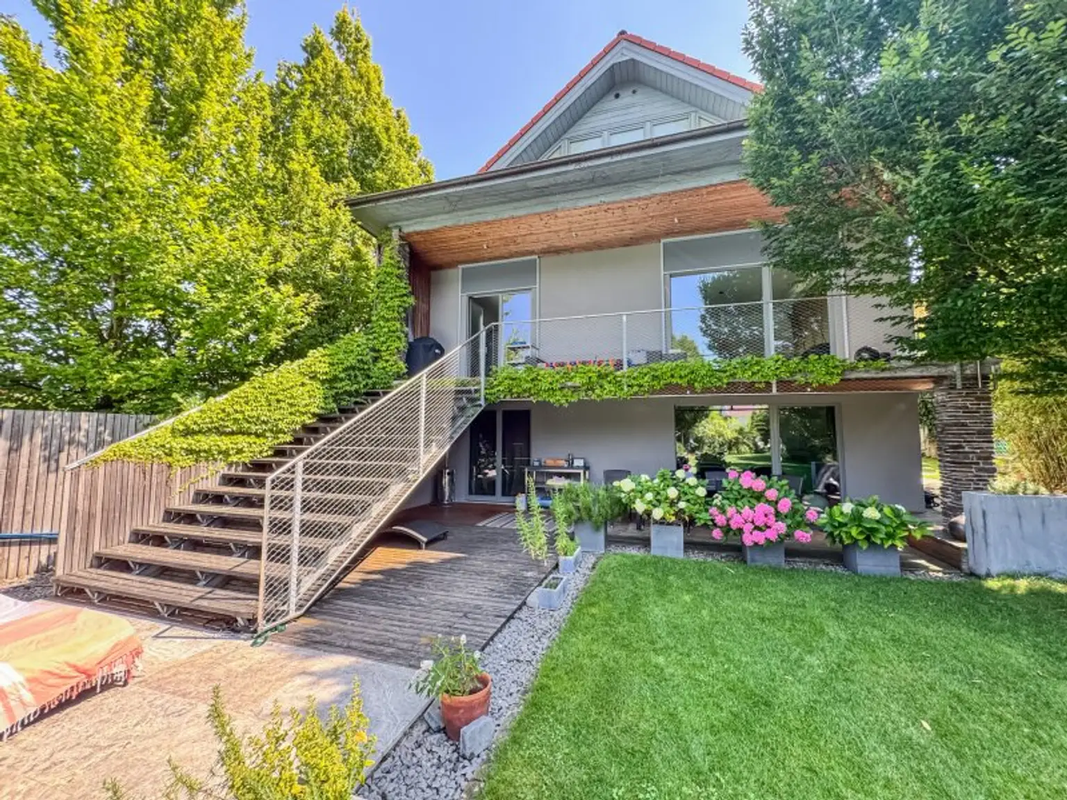 Einfamilienhaus mit Pool, Sauna & Wohnkeller auf Eigengrund in Toplage von Baden bei Wien