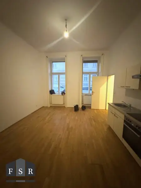 Steinwurf zum Augarten - Nach Ihren Vorstellungen und Bedürfnissen gestalten: Sanierungsbedürftiges strassenseitiges Büro/Praxis/Verkaufsfläche etc. und Wohnung -  Prachtvolles Stilaltbauhaus