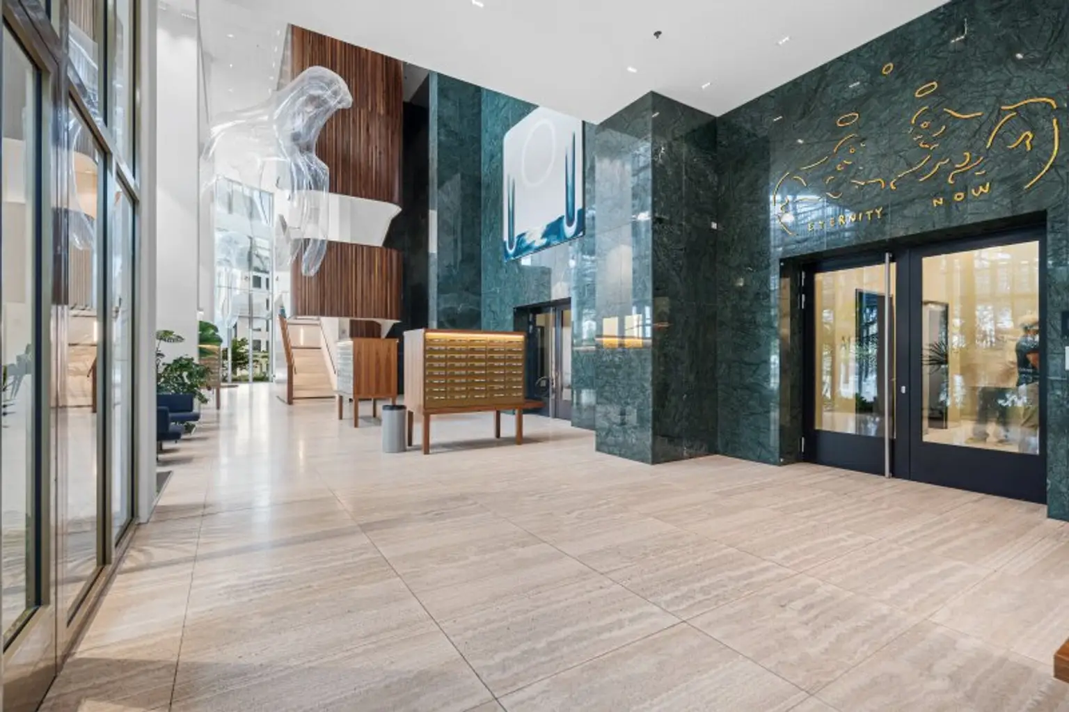 Modernes Wohnen über den Dächern Wiens – stilvolle Neubauwohnung mit Loggia im 18. Stock des Helio Towers