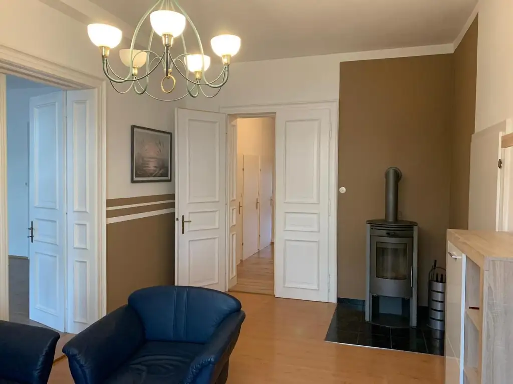 Große Wohnung im Ortszentrum (WG geeignet)