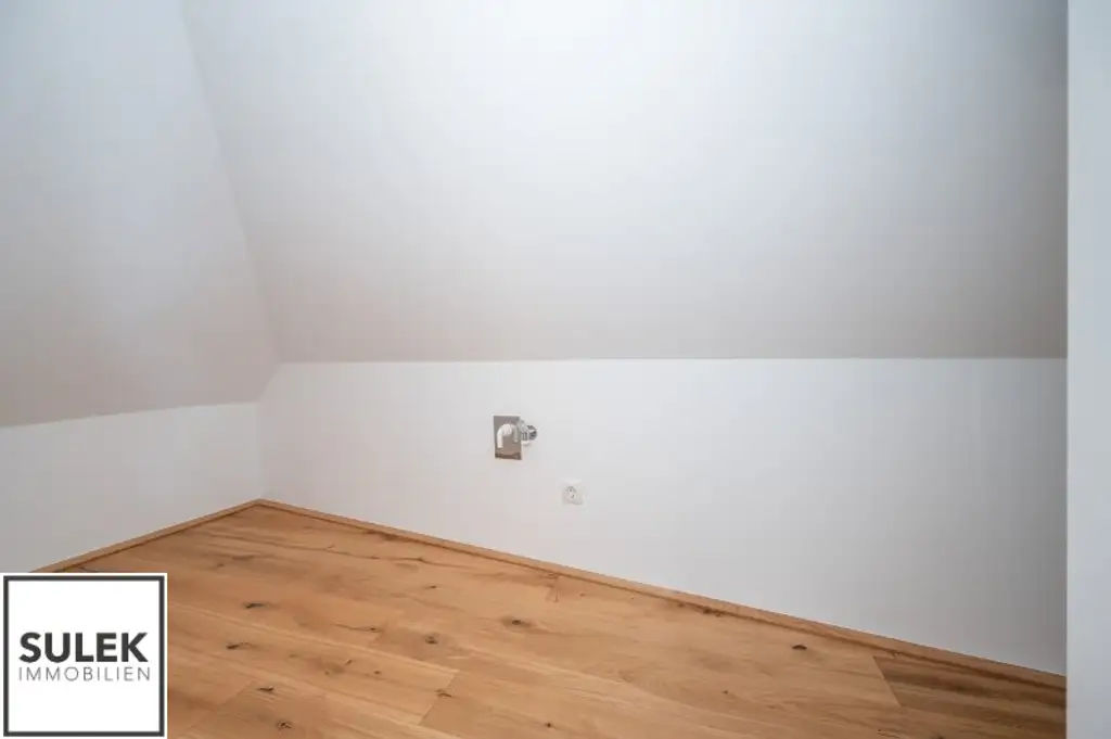 Erstbezug mit weitläufigem & lichtdurchfluteten Wohnbereich, sowie 2 hofseitigen Freiflächen