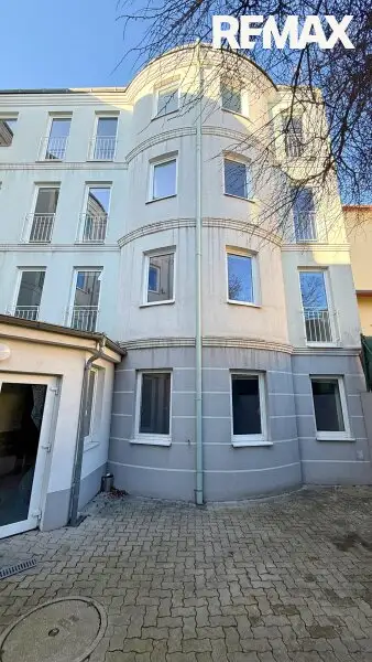 Ehemaliges Seniorenheim, gewerbliche Widmung, große Dachterrasse & 16 Garagen in Wiener Neustadt – Top Chance!