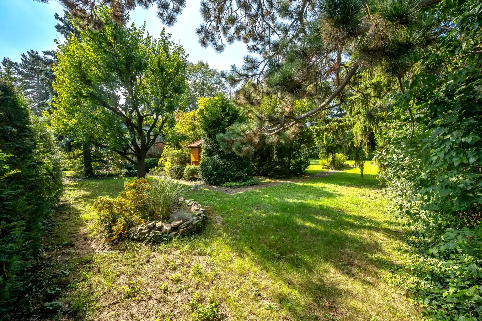 BAUTRÄGER AUFGEPASST: GRUNDSTÜCK FÜR 2 DOPPELHÄUSER | ODER 2 EINFAMILIENHÄUSER