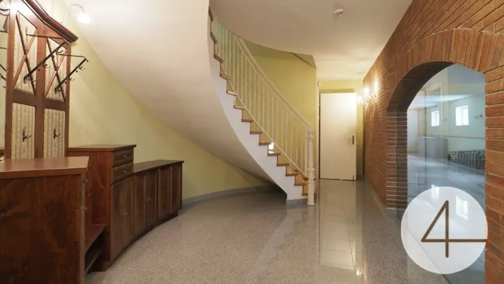 Starkes Statement 857m2 Nutzfläche – Architektenhaus mit Garage Büro Terrassen bei Krems