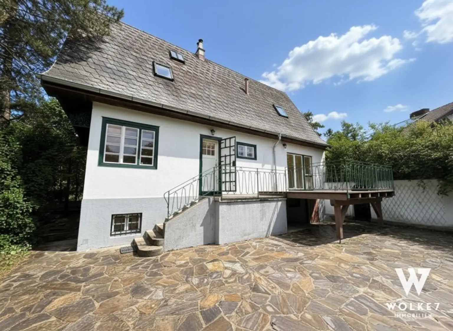 Historisches Haus mit direktem Burgblick, großem Garten & vielseitigem Potenzial – in Top-Lage Maria Enzersdorf!