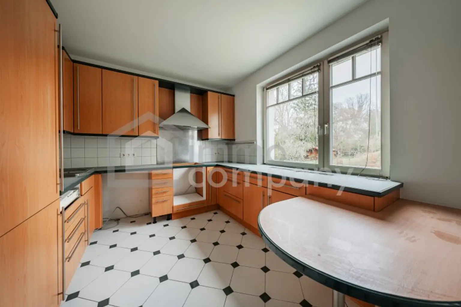 Potential - Altbaucharmante Familienvilla mit 9 Zimmern auf 3 Ebenen in Grinzinger Best Lage