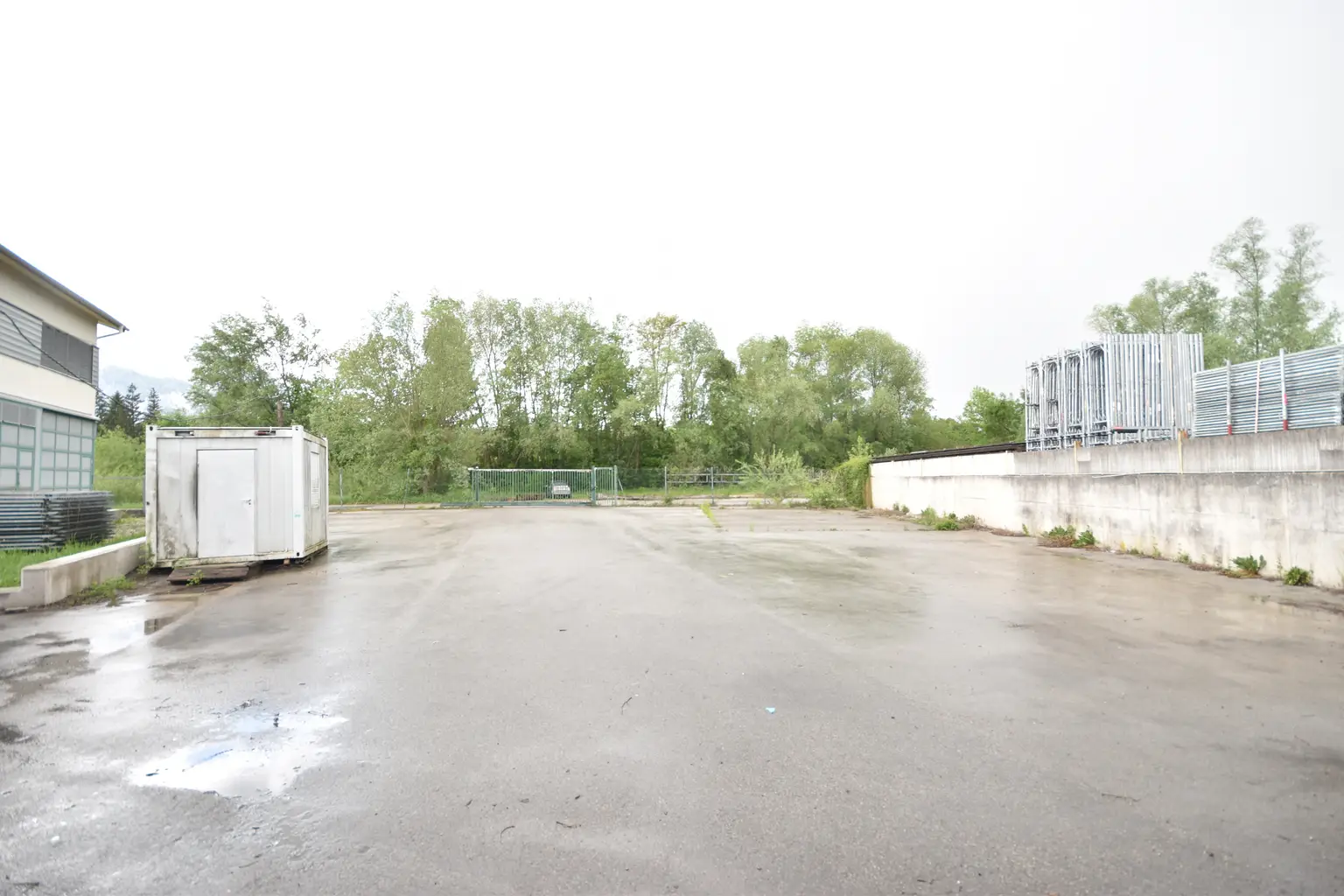 "ELSBETHEN - Lagerplatz mit großem Carport und Bürocontainer"