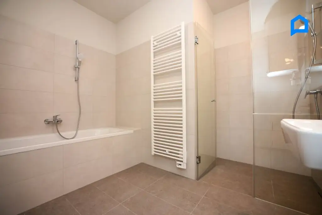 Schönbrunnblick-Gloriette, ERSTBEZUG, JETZT einziehen! Dachgeschoss NEU mit modernster Ausstattung148m² Wohnfläche, 4 Zimmer plus Nebenräume, auch Altbau Etagen-Wohnungen, teilweise Kurzzeitvermietung möglich !