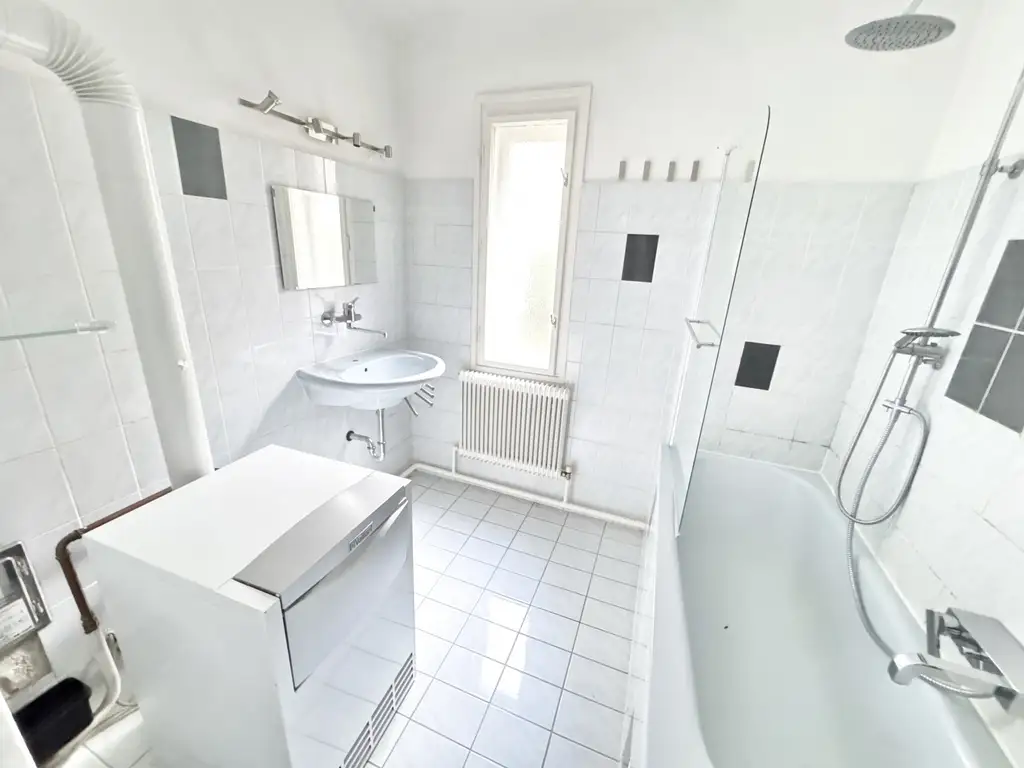 TOP-RUHELAGE | 4 ZIMMER | KOMPLETT HOFSEITIG | U-BAHN-NÄHE